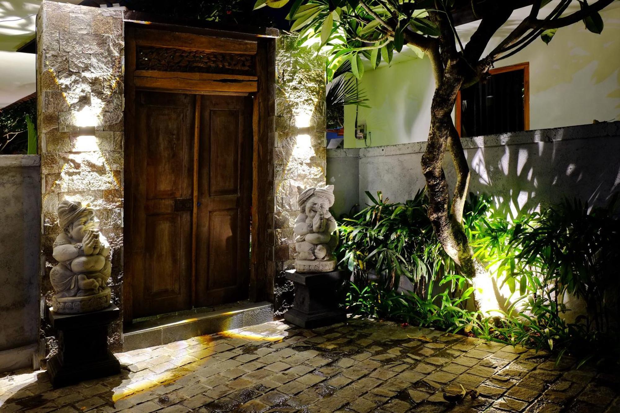 O.B Oemah Bone Homestay Sanur Esterno foto